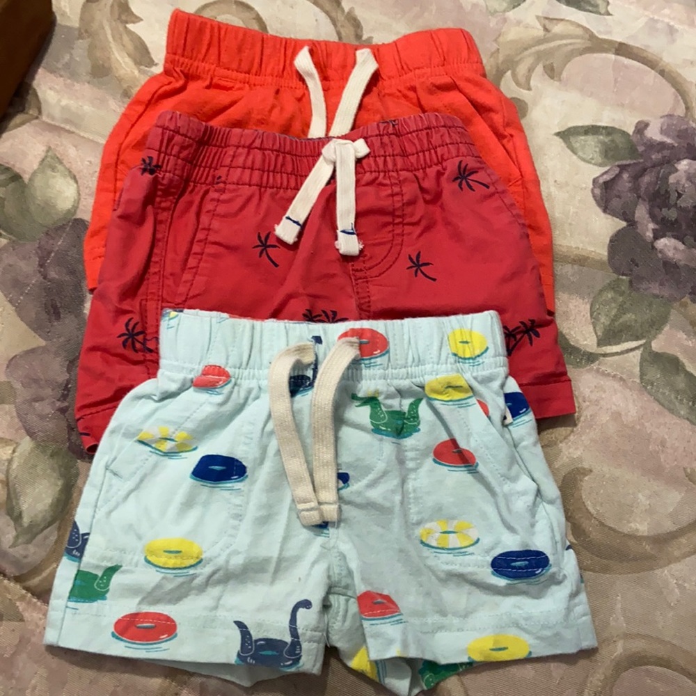 3 pieces baby gap shorts 3-6 months